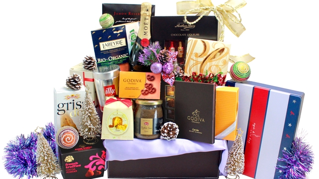 The Ultimate Guide to Festive Delights: Unveiling the Best Christmas Hampers and Gift Sets 